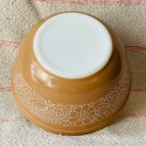 Vintage 1970's Pyrex Woodland 402 Bowl